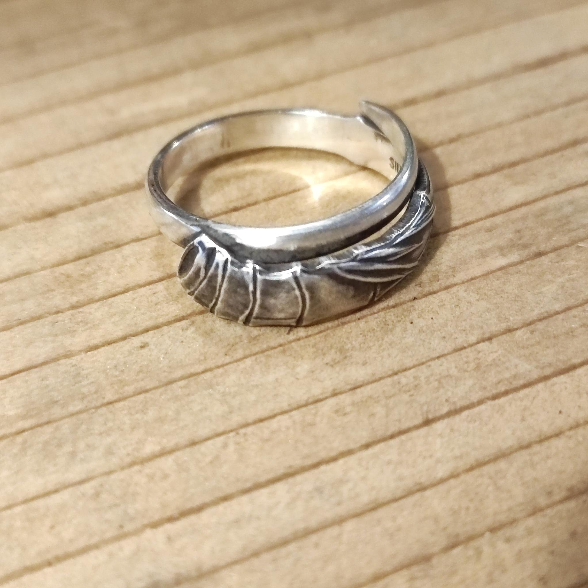 日本のアンティークシルバー菓子楊枝のリメイクリング「竹」889 珍しいデザイン　縁起物デザイン 昭和レトロ